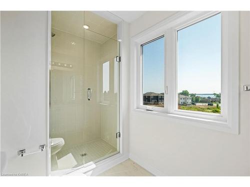 119 Gildersleeve Boulevard, Bath, ON - Indoor Photo Showing Bathroom