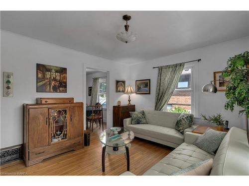 49 Sunny Acres Road, Kingston, ON - Indoor Photo Showing Living Room