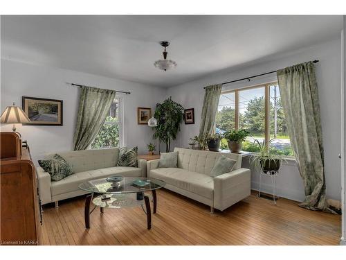 49 Sunny Acres Road, Kingston, ON - Indoor Photo Showing Living Room