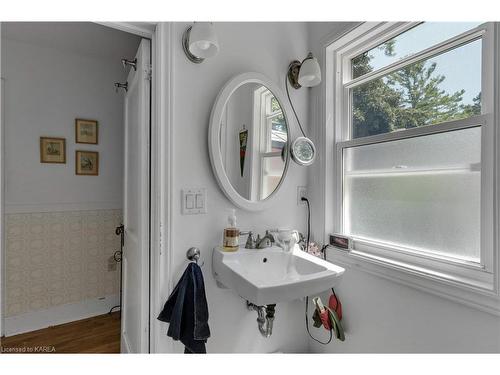 49 Sunny Acres Road, Kingston, ON - Indoor Photo Showing Bathroom