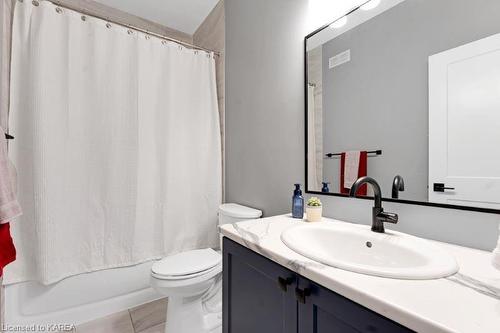 11 New Haven Gate, Westport, ON - Indoor Photo Showing Bathroom