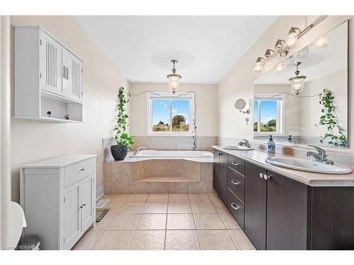 1439 Stoneridge Drive, Kingston, ON - Indoor Photo Showing Bathroom