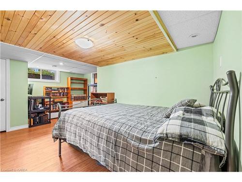 1439 Stoneridge Drive, Kingston, ON - Indoor Photo Showing Bedroom