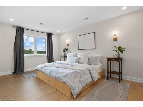 3933 County Rd 9, Napanee, ON - Indoor Photo Showing Bedroom