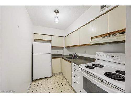 306-745 Davis Drive, Kingston, ON - Indoor Photo Showing Kitchen