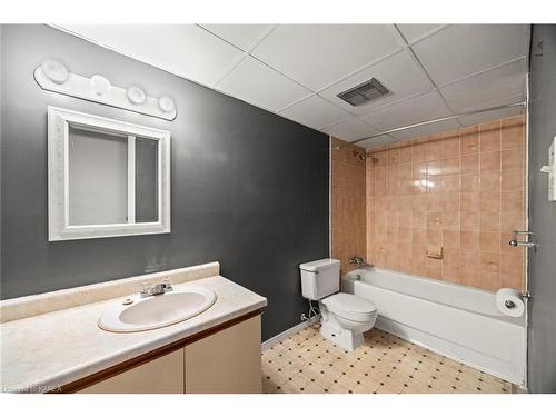 306-745 Davis Drive, Kingston, ON - Indoor Photo Showing Bathroom