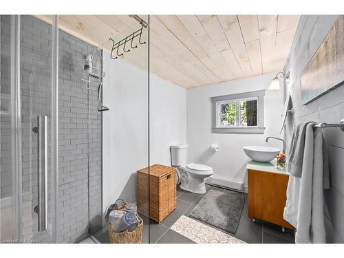 1198 Narrows Lane, Perth Road Village, ON - Indoor Photo Showing Bathroom