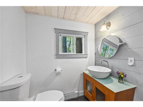 1198 Narrows Lane, Perth Road Village, ON - Indoor Photo Showing Bathroom