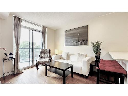 403-121 Queen St Street, Kingston, ON - Indoor Photo Showing Living Room