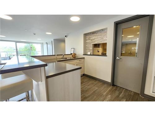 403-121 Queen St Street, Kingston, ON - Indoor Photo Showing Kitchen