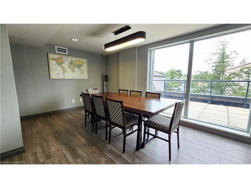 403-121 Queen St Street, Kingston, ON - Indoor Photo Showing Dining Room