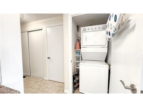 403-121 Queen St Street, Kingston, ON - Indoor Photo Showing Laundry Room