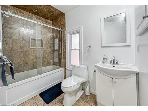 240 Nelson Street, Kingston, ON - Indoor Photo Showing Bathroom