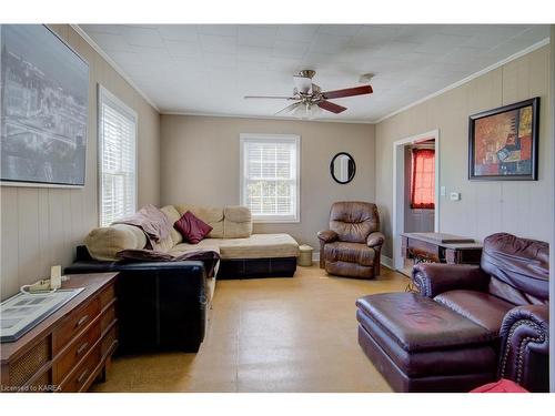 120 Berry Road, Gananoque, ON - Indoor Photo Showing Living Room