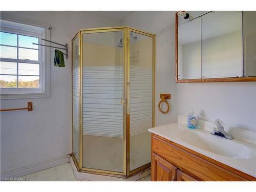 120 Berry Road, Gananoque, ON - Indoor Photo Showing Bathroom