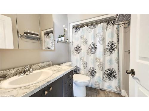 156 Mcdonough Crescent, Amherstview, ON - Indoor Photo Showing Bathroom