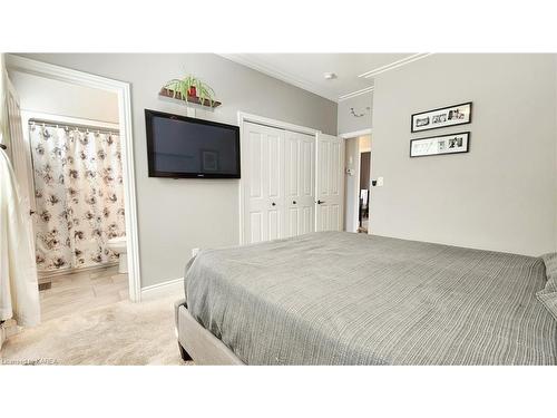 156 Mcdonough Crescent, Amherstview, ON - Indoor Photo Showing Bedroom