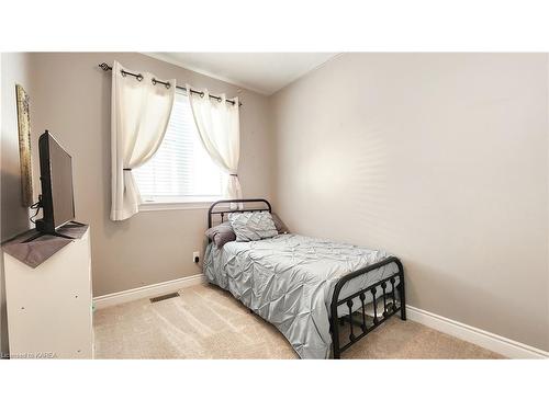 156 Mcdonough Crescent, Amherstview, ON - Indoor Photo Showing Bedroom