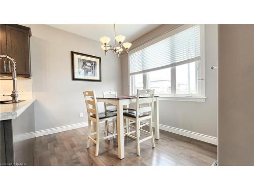 156 Mcdonough Crescent, Amherstview, ON - Indoor Photo Showing Dining Room