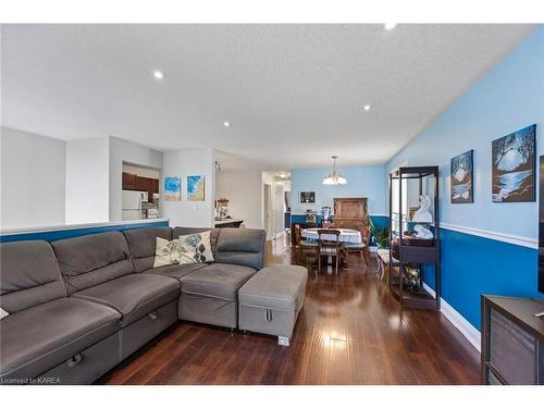 96 Briceland Street, Kingston, ON - Indoor Photo Showing Living Room