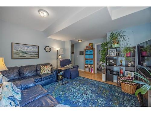 96 Briceland Street, Kingston, ON - Indoor Photo Showing Living Room