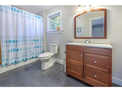 4506 Bath Road, Amherstview, ON - Indoor Photo Showing Bathroom