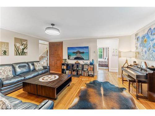 3699 38 Highway, Kingston, ON - Indoor Photo Showing Living Room