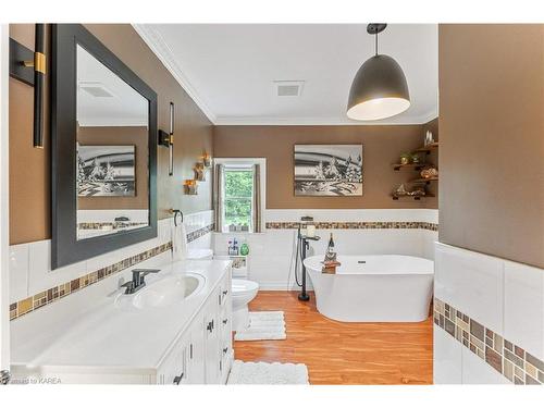 3699 38 Highway, Kingston, ON - Indoor Photo Showing Bathroom