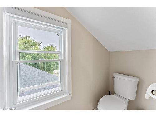 3699 38 Highway, Kingston, ON - Indoor Photo Showing Bathroom