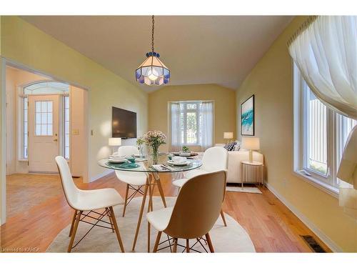 44 Country Club Drive, Bath, ON - Indoor Photo Showing Dining Room