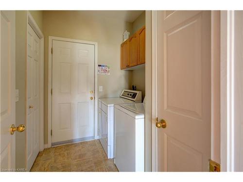 44 Country Club Drive, Bath, ON - Indoor Photo Showing Laundry Room