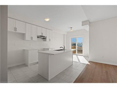 117 Gildersleeve Boulevard, Bath, ON - Indoor Photo Showing Kitchen