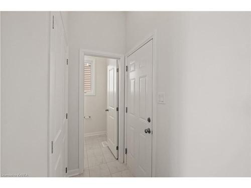 117 Gildersleeve Boulevard, Bath, ON - Indoor Photo Showing Other Room