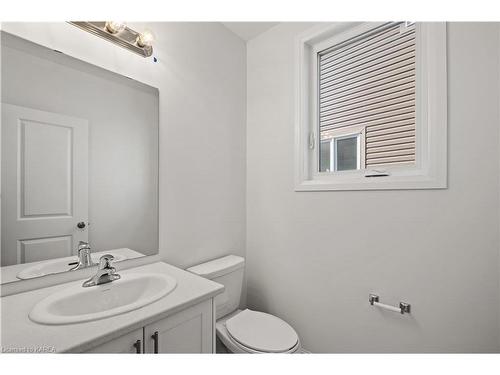 117 Gildersleeve Boulevard, Bath, ON - Indoor Photo Showing Bathroom