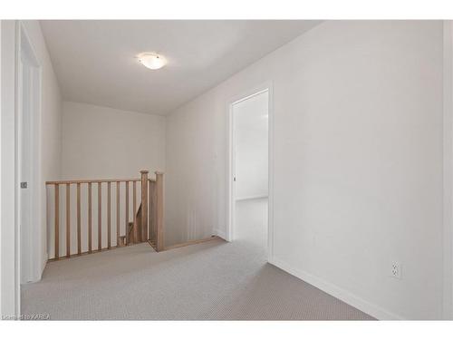 117 Gildersleeve Boulevard, Bath, ON - Indoor Photo Showing Other Room