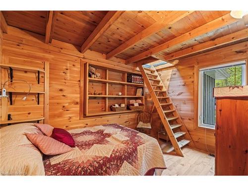 8126 Perth Road, Perth Road Village, ON - Indoor Photo Showing Bedroom