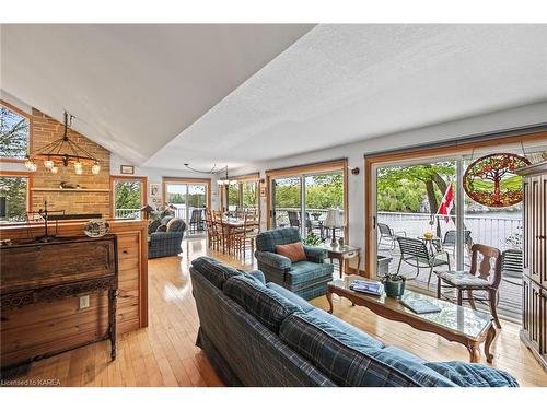 8126 Perth Road, Perth Road Village, ON - Indoor Photo Showing Living Room