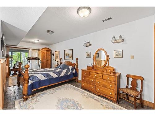 8126 Perth Road, Perth Road Village, ON - Indoor Photo Showing Bedroom