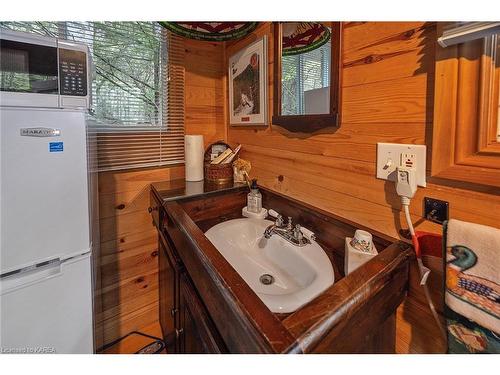 8126 Perth Road, Perth Road Village, ON - Indoor Photo Showing Bathroom