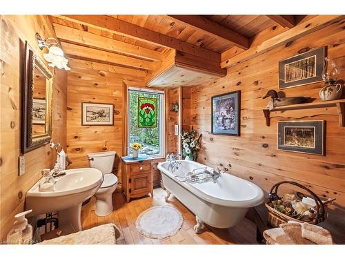 8126 Perth Road, Perth Road Village, ON - Indoor Photo Showing Bathroom