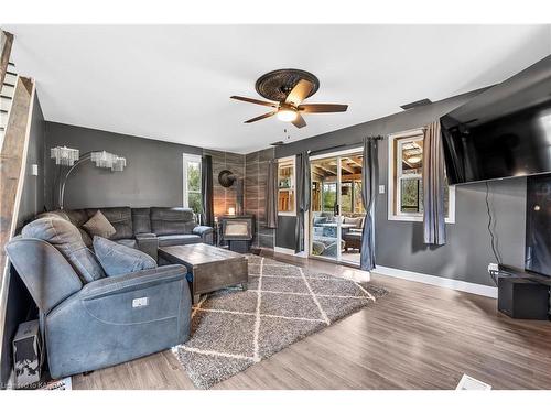 108 Lake Street, Mallorytown, ON - Indoor Photo Showing Living Room