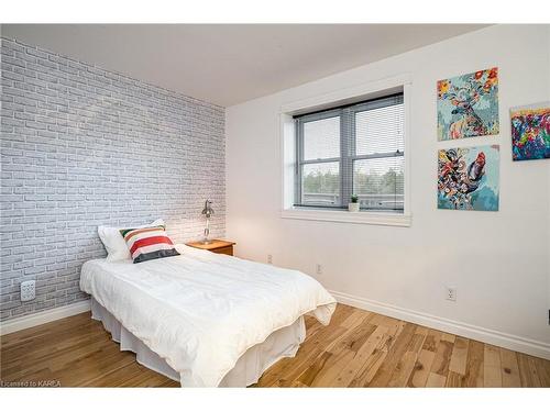 437 Abrams Road, Greater Napanee, ON - Indoor Photo Showing Bedroom