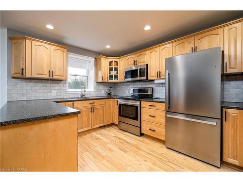 437 Abrams Road, Greater Napanee, ON - Indoor Photo Showing Kitchen With Double Sink