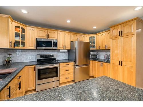 437 Abrams Road, Greater Napanee, ON - Indoor Photo Showing Kitchen With Double Sink