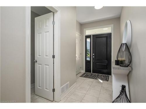 657 Gwen Avenue, Kingston, ON - Indoor Photo Showing Other Room