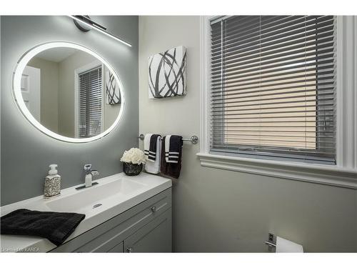 657 Gwen Avenue, Kingston, ON - Indoor Photo Showing Bathroom