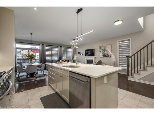 657 Gwen Avenue, Kingston, ON - Indoor Photo Showing Kitchen With Upgraded Kitchen