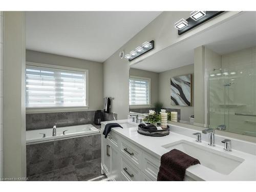 657 Gwen Avenue, Kingston, ON - Indoor Photo Showing Bathroom