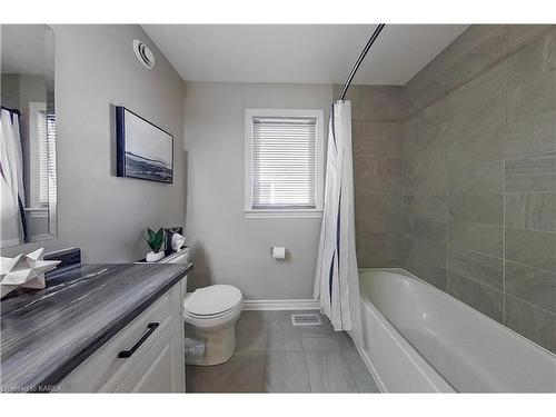 657 Gwen Avenue, Kingston, ON - Indoor Photo Showing Bathroom