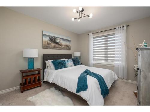 657 Gwen Avenue, Kingston, ON - Indoor Photo Showing Bedroom